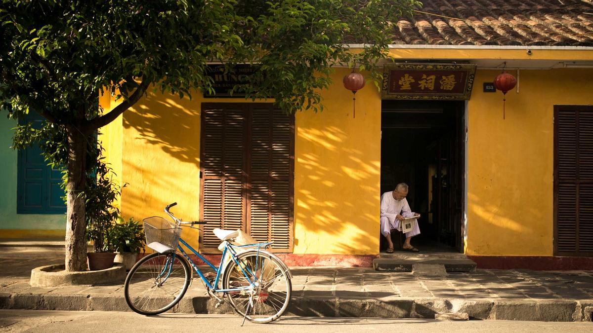台股暴跌1057點數據可視化，紅K線急墜
